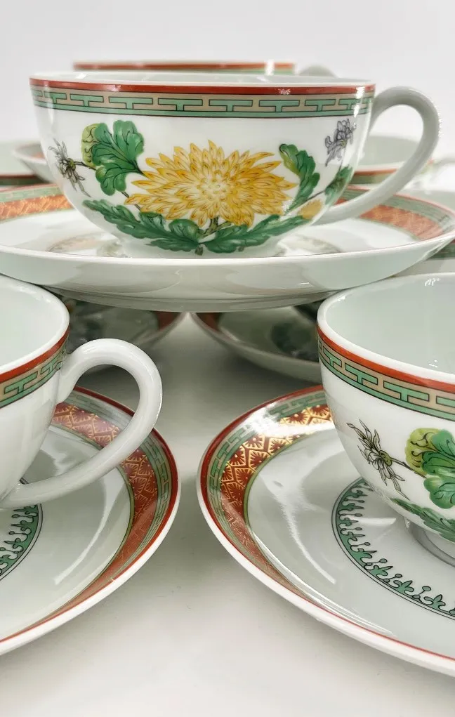 Très bel ensemble de 8 paire-tasses à thé en porcelaine de Limoges, maison Haviland, modèle Chrysanthème – Image 3