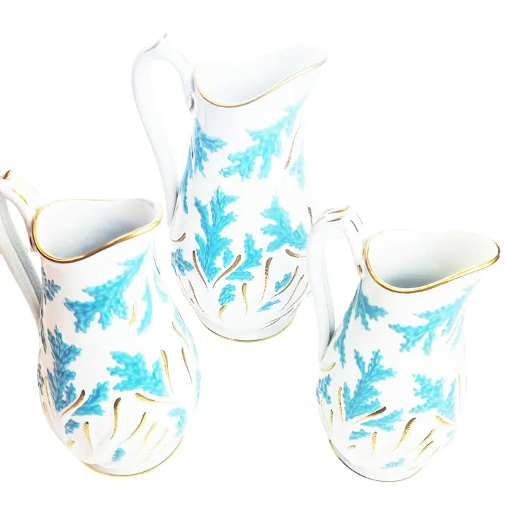 Suite de 3 pichets en faïence à décor de corail turquoise – Image 3