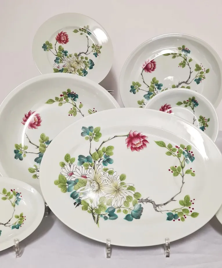 Superbe service de table en porcelaine de Limoges , vert céladon, à décor floral, maison Haviland, modèle « Sin Hai » , 43 pièces. – Image 6