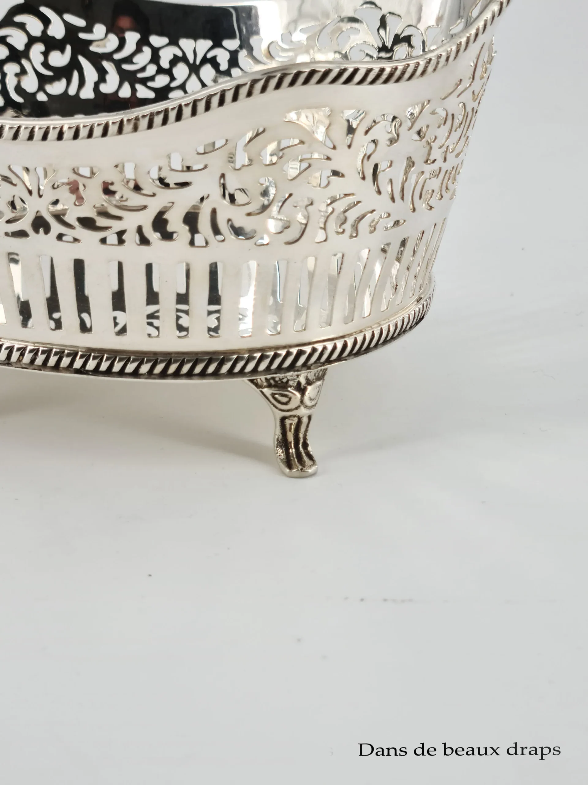 Jolie corbeille en métal argenté – Image 3