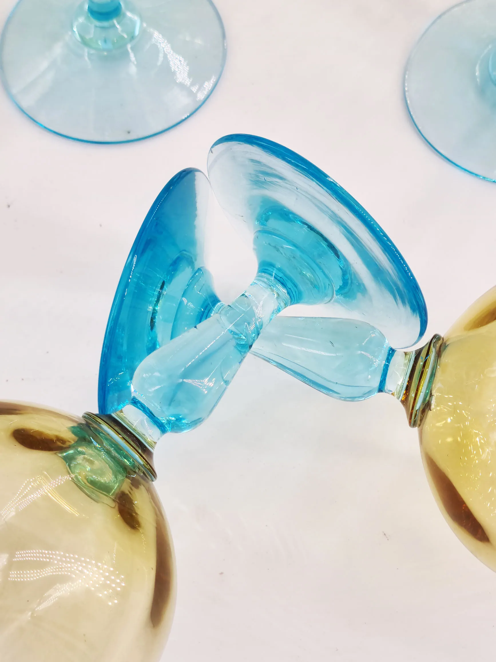 Superbe verre à vin en cristal ancien, modèle dit »George Sand », cristalleries de Portieux. – Image 4