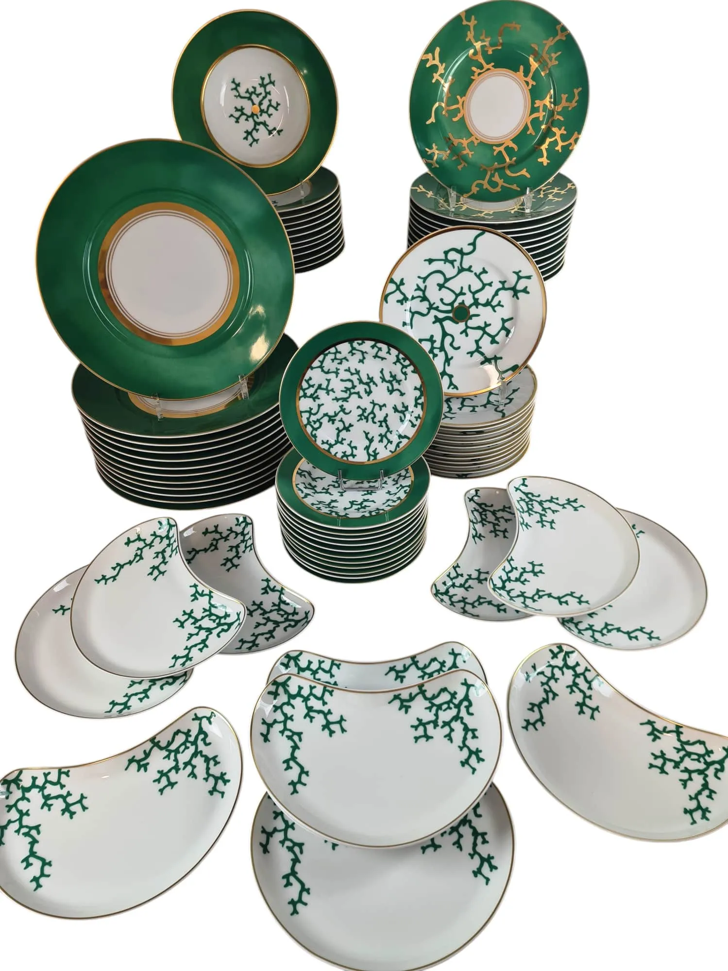 Magnifique service de table en porcelaine de Limoges, maison Raynaud, 79 pièces. – Image 8
