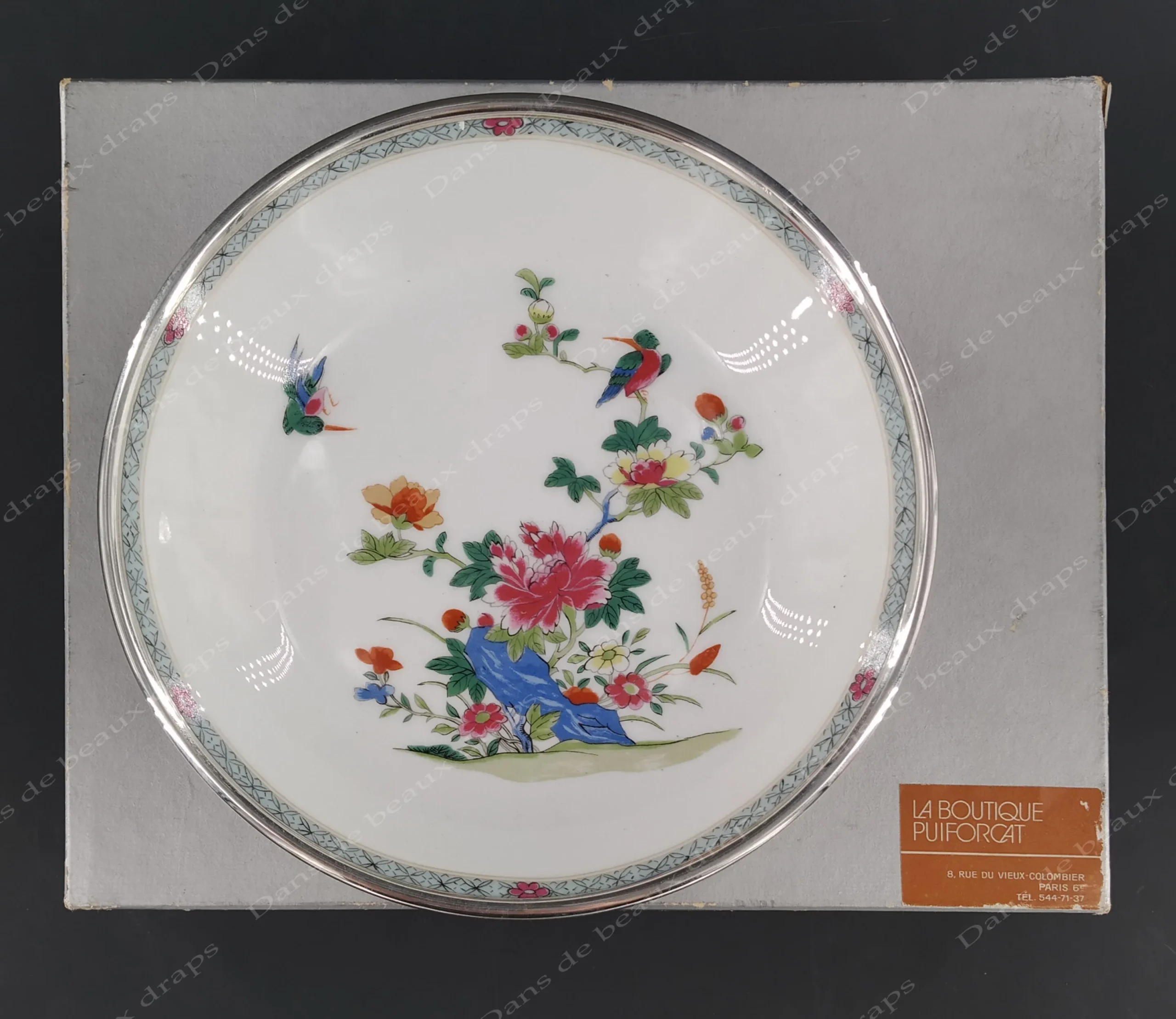 Très joli plat rond en porcelaine de Limoges et argent, maison Raynaud,orfèvre Puiforcat. – Image 2