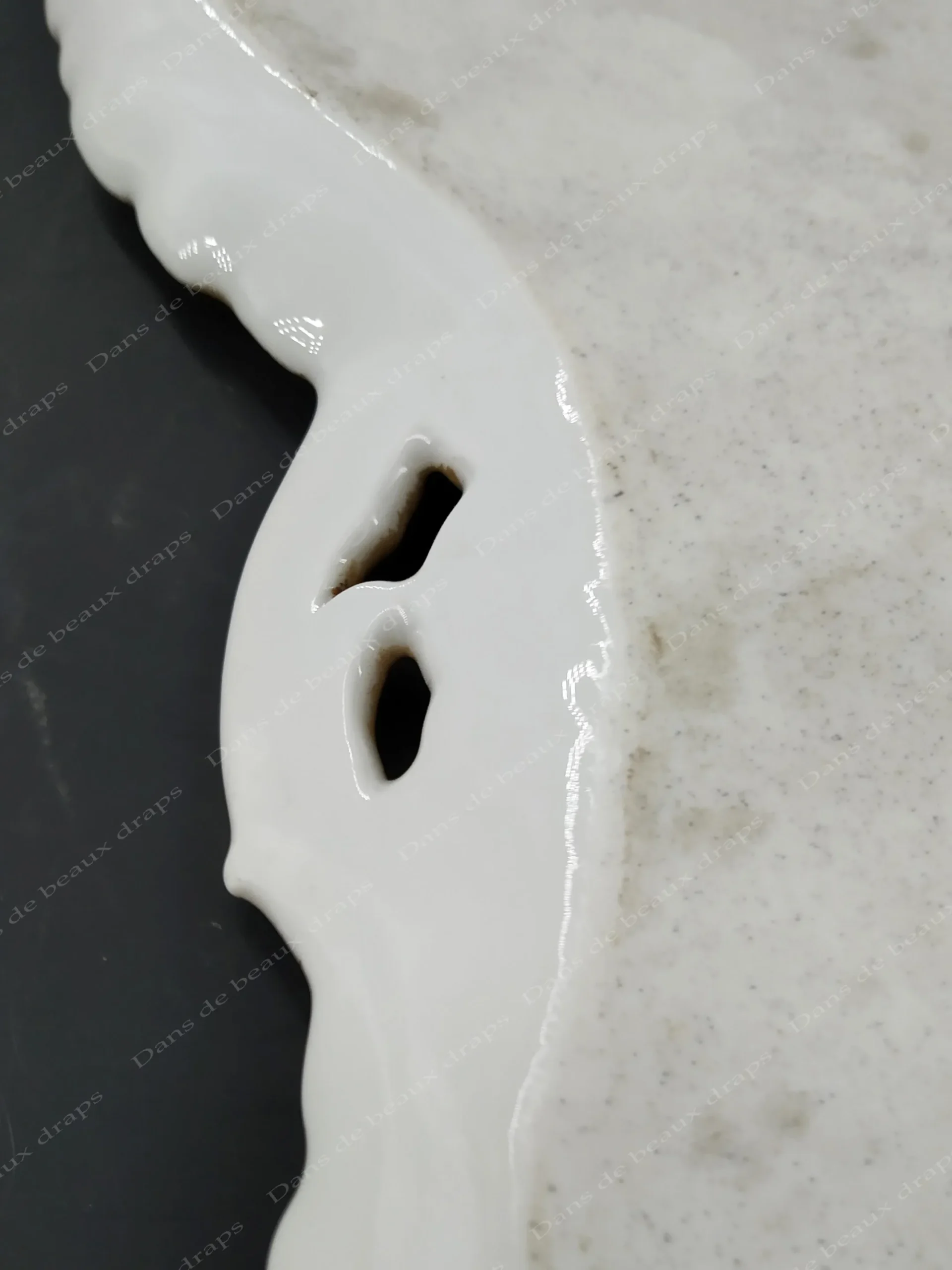 Très joli plateau en porcelaine de Limoges à décor floral. – Image 4