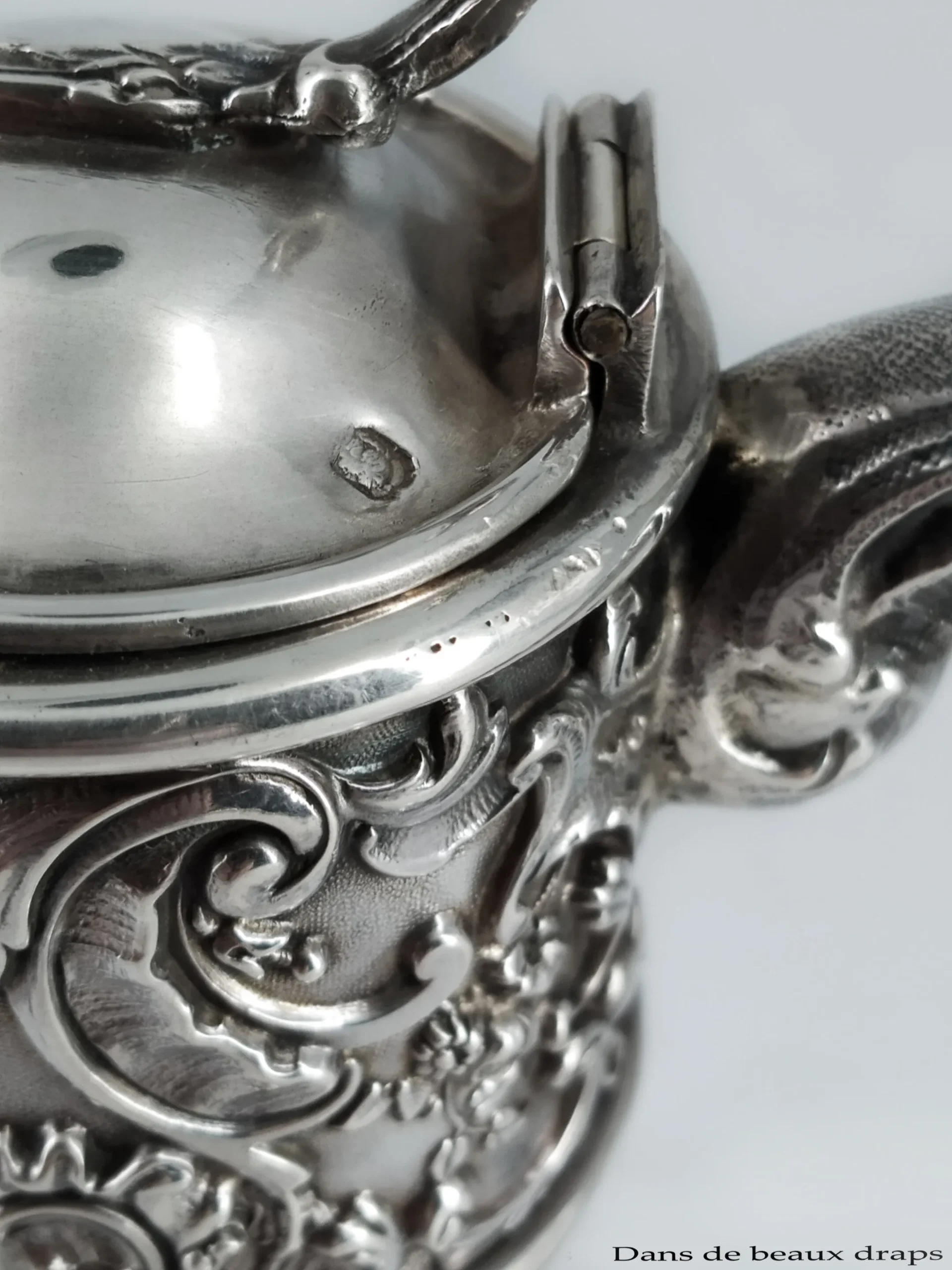 Ravissante aiguière à porto en cristal et argent, orfèvre Debain, XIX ème – Image 4