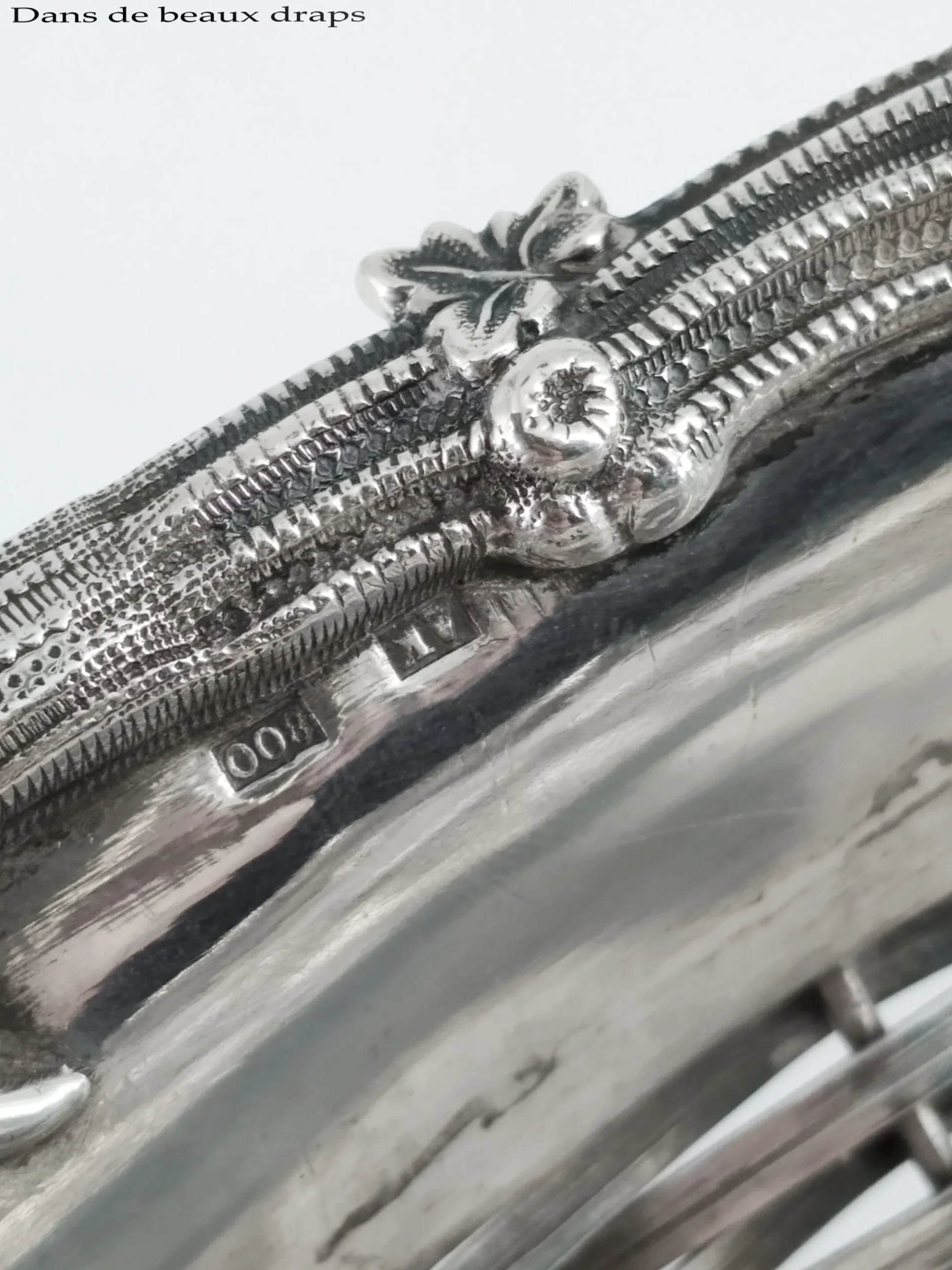 Rare paire de panières en argent , à décor de grappes de raisin et pampres de vigne, milieu du XIX ème – Image 5