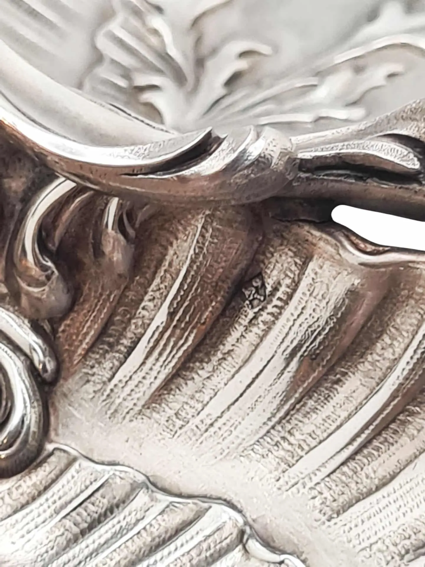 Spectaculaire présentoir en argent de style rocaille – Image 7