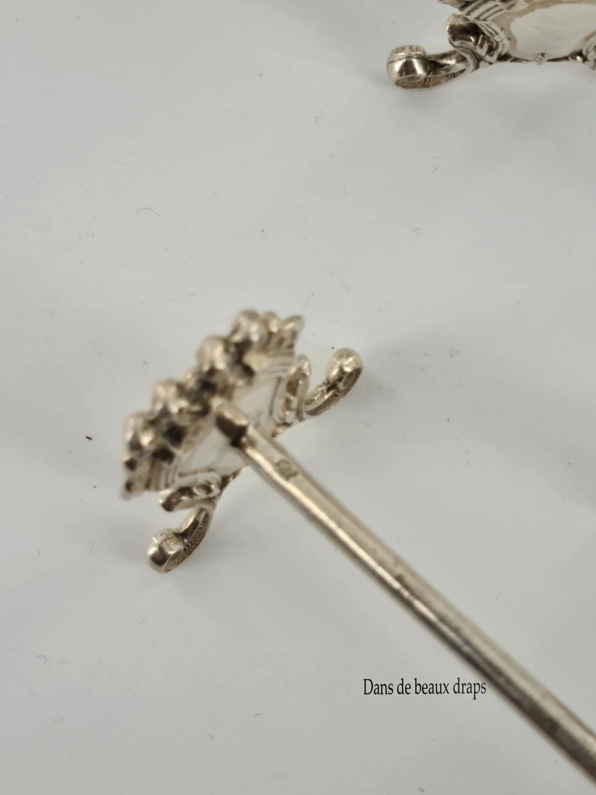 Suite de 12 porte-couteaux en argent massif, orfèvre Delheid, Belgique. – Image 3