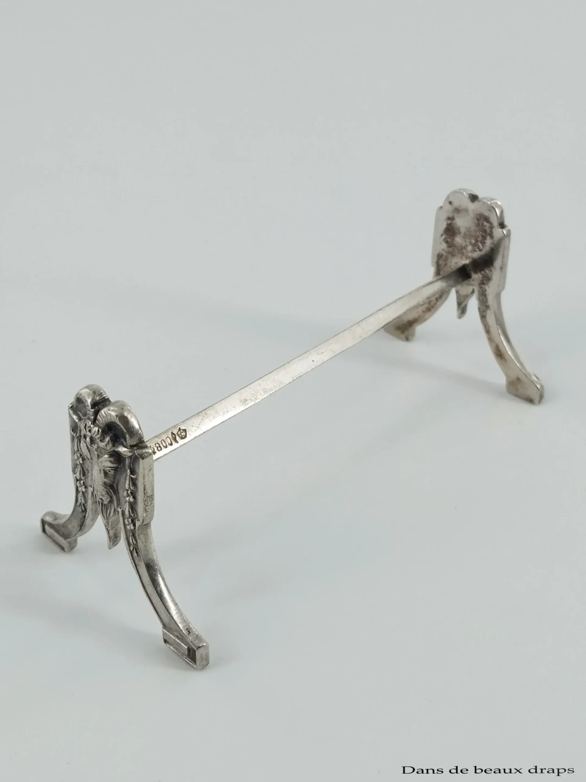 Suite de 12 porte-couteaux en argent 800 millièmes à décor de bouquetins – Image 2