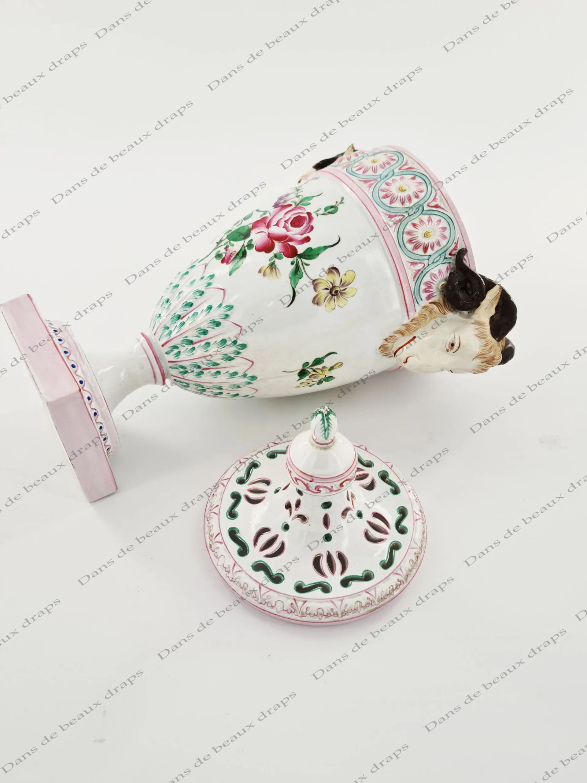 Superbe vase couvert en faïence de Lunéville. – Image 3