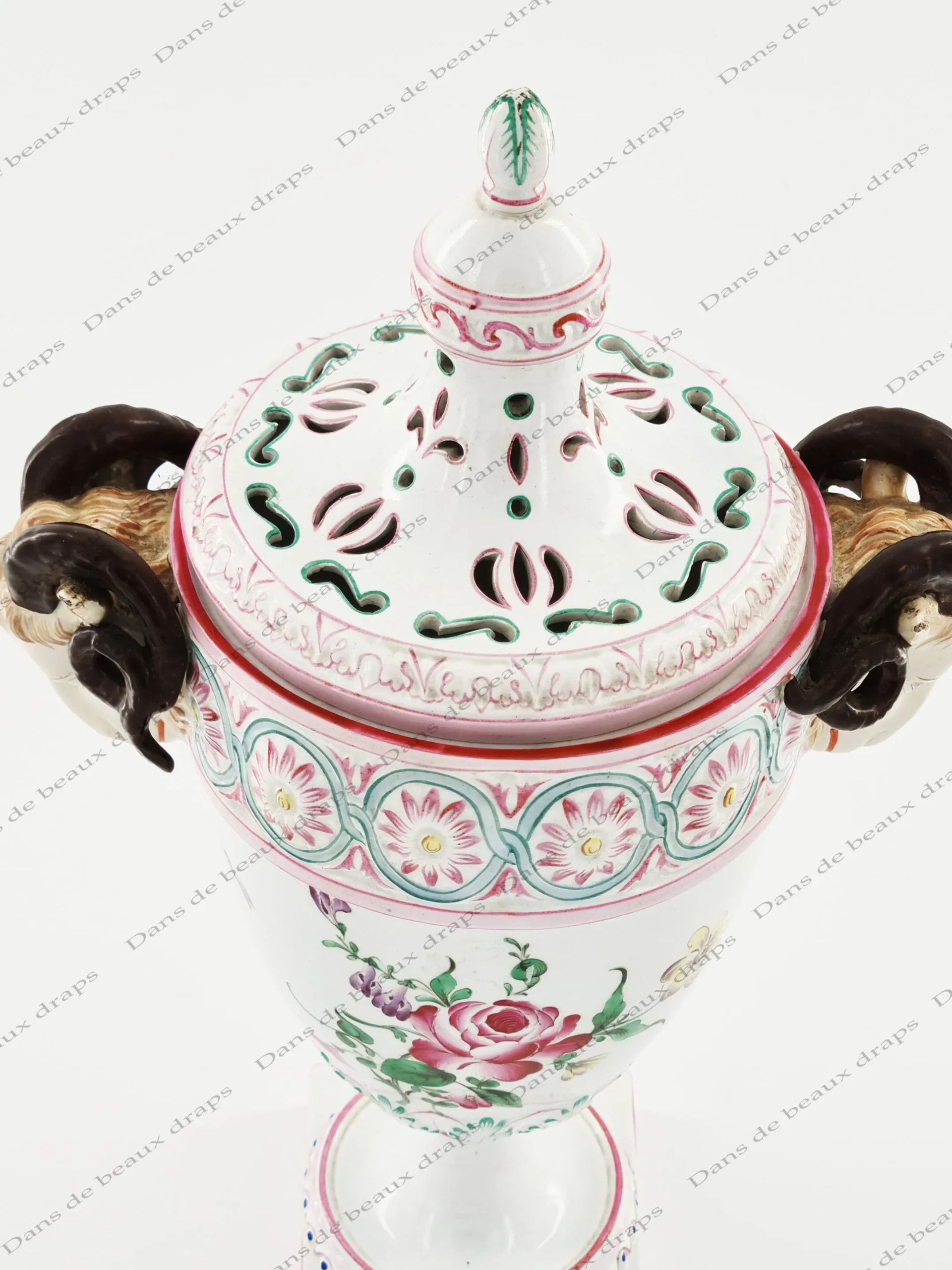 Superbe vase couvert en faïence de Lunéville. – Image 4