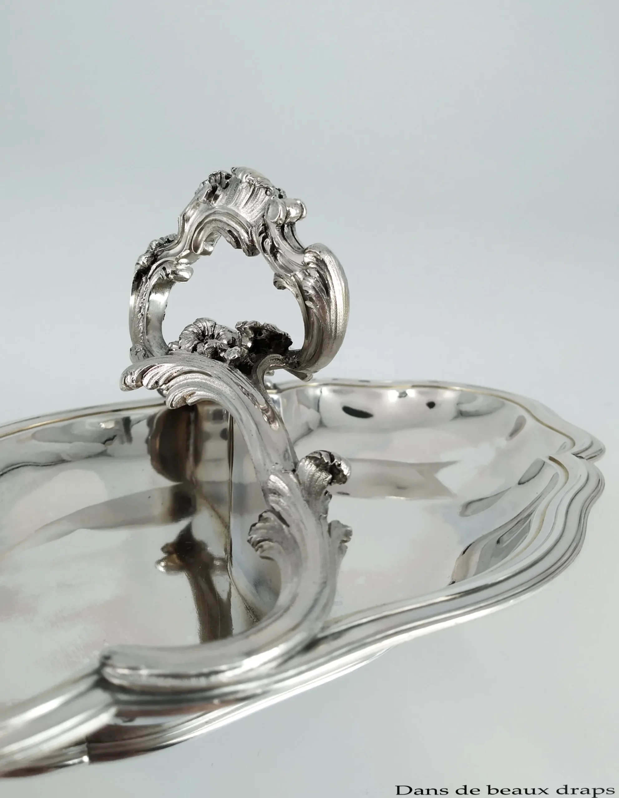 Très joli vide poche ou présentoir à doubles compartiments en argent modèle filet contour, époque 1900 – Image 2