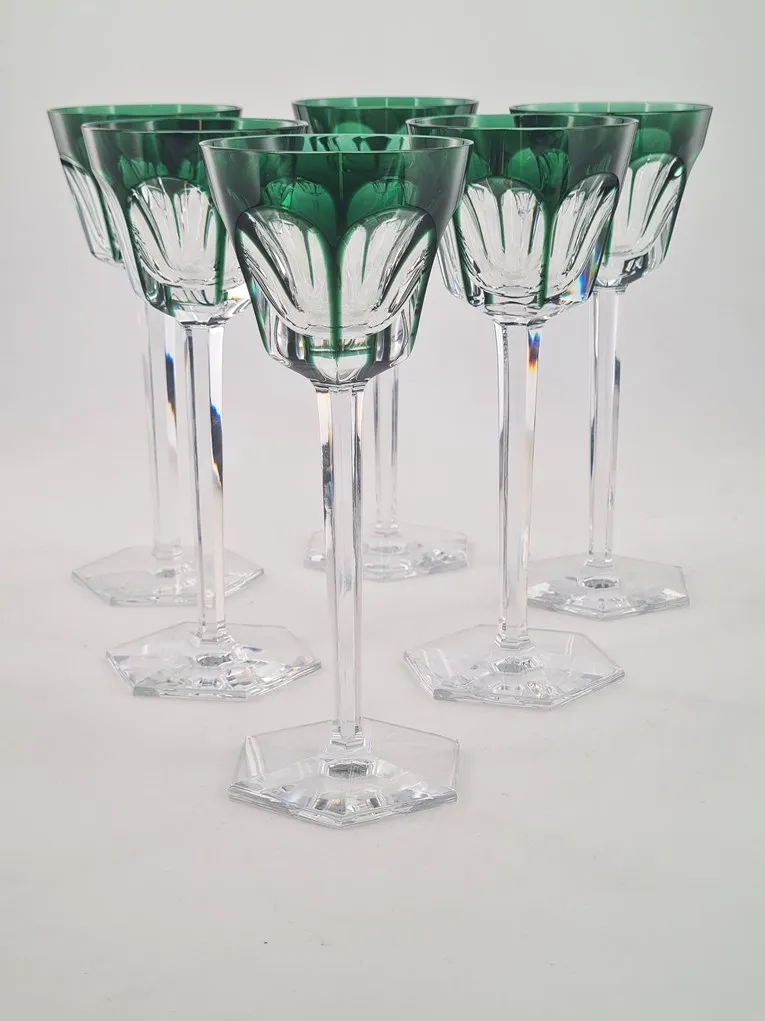 Très belle suite de 6 verres à vin blanc en cristal de Baccarat, modèle Harcourt, doublés verts – Image 5