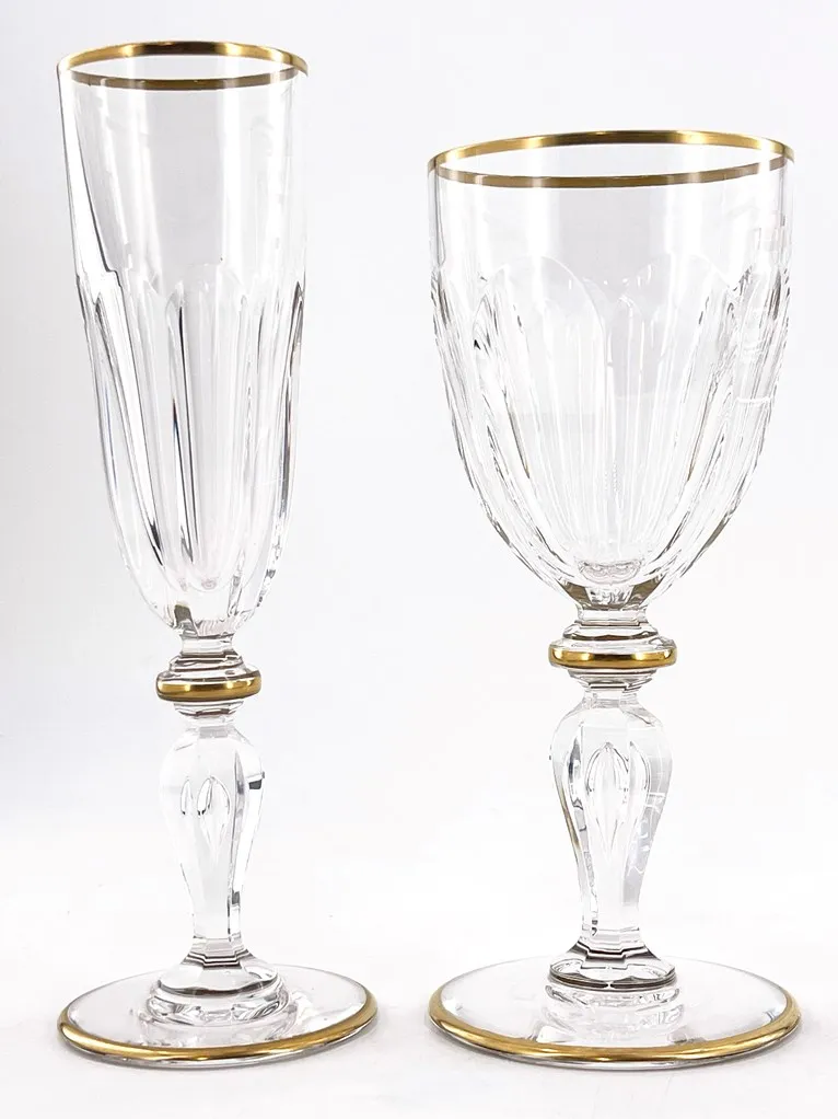Rare service de verres en cristal de Saint Louis, modèle Alexandre, filet or, 52 pièces – Image 7