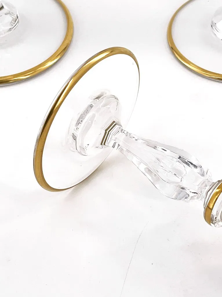 Rare service de verres en cristal de Saint Louis, modèle Alexandre, filet or, 52 pièces – Image 6