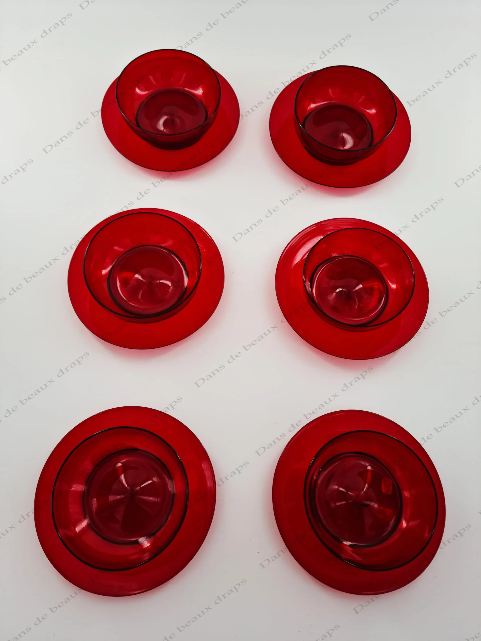 Ensemble de 6 coupelles et 6 soucoupes rouges en verre de Murano. – Image 2