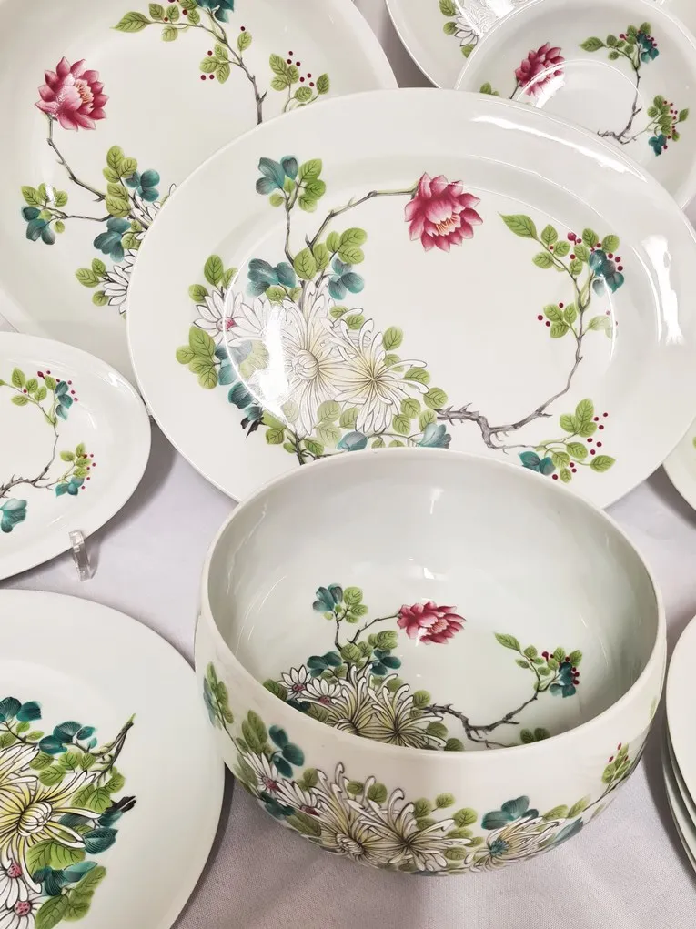 Superbe service de table en porcelaine de Limoges , vert céladon, à décor floral, maison Haviland, modèle « Sin Hai » , 43 pièces. – Image 7