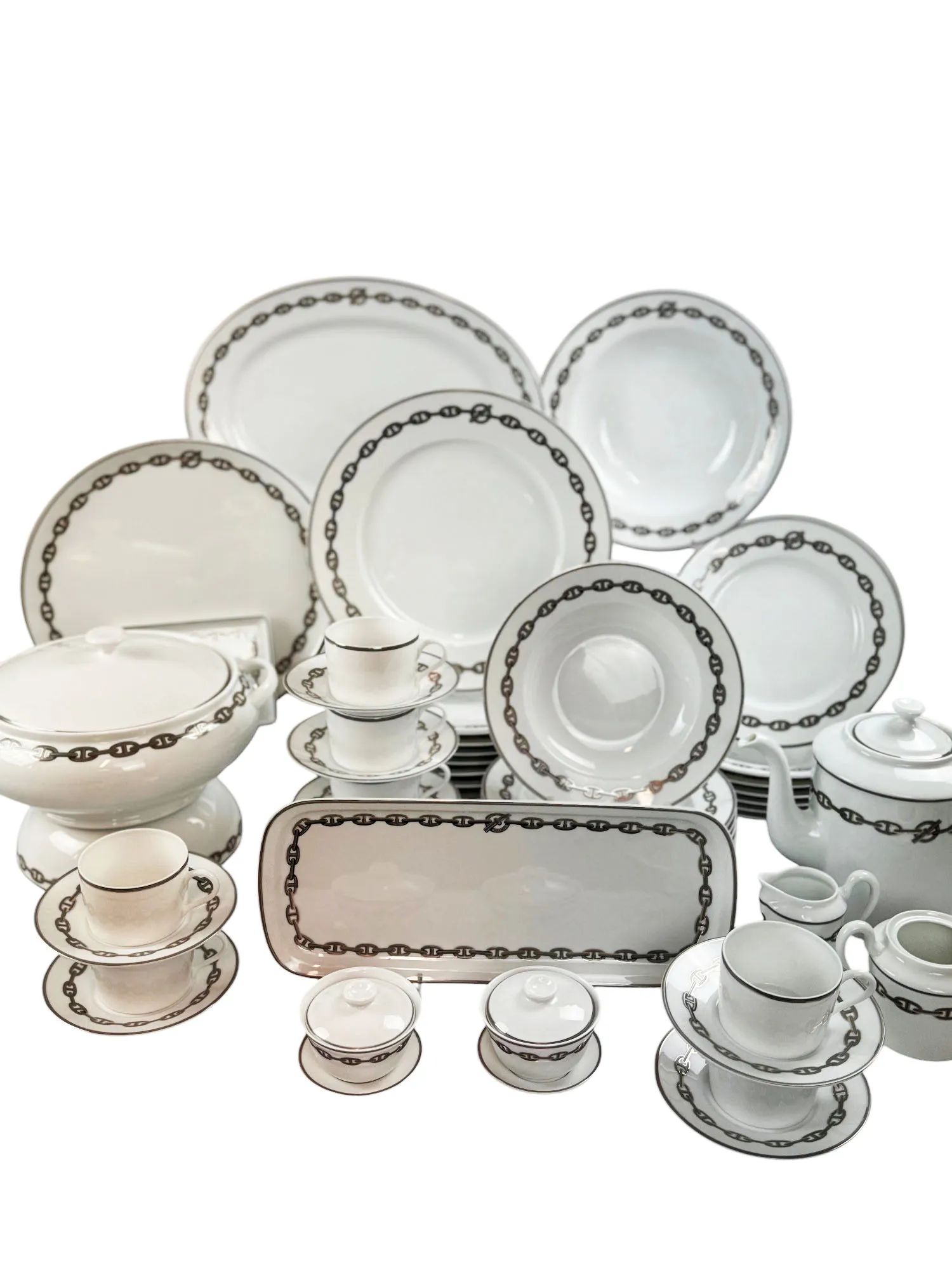 Magnifique service de table en porcelaine, maison Hermès, modèle Chaîne d’Ancre Platine, 57 pièces. – Image 2