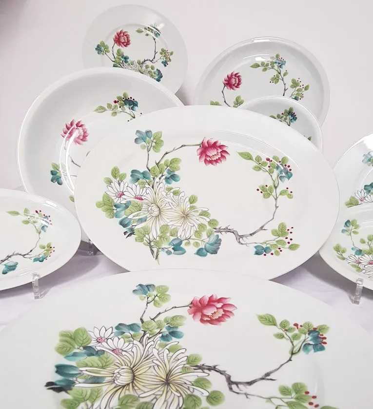 Superbe service de table en porcelaine de Limoges , vert céladon, à décor floral, maison Haviland, modèle « Sin Hai » , 43 pièces. – Image 4