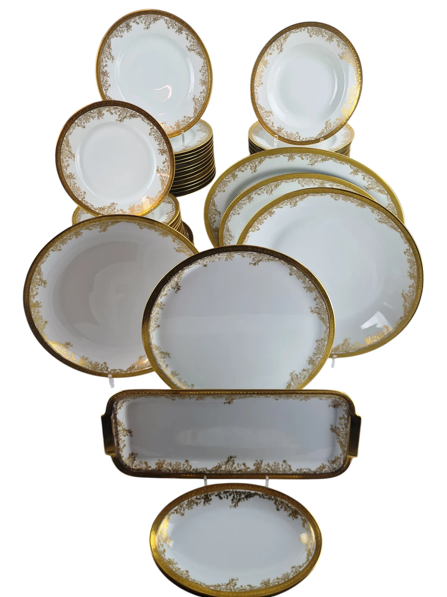 Magnifique service en porcelaine de Limoges, maison Haviland, modèle Diplomate, 59 pièces. – Image 5
