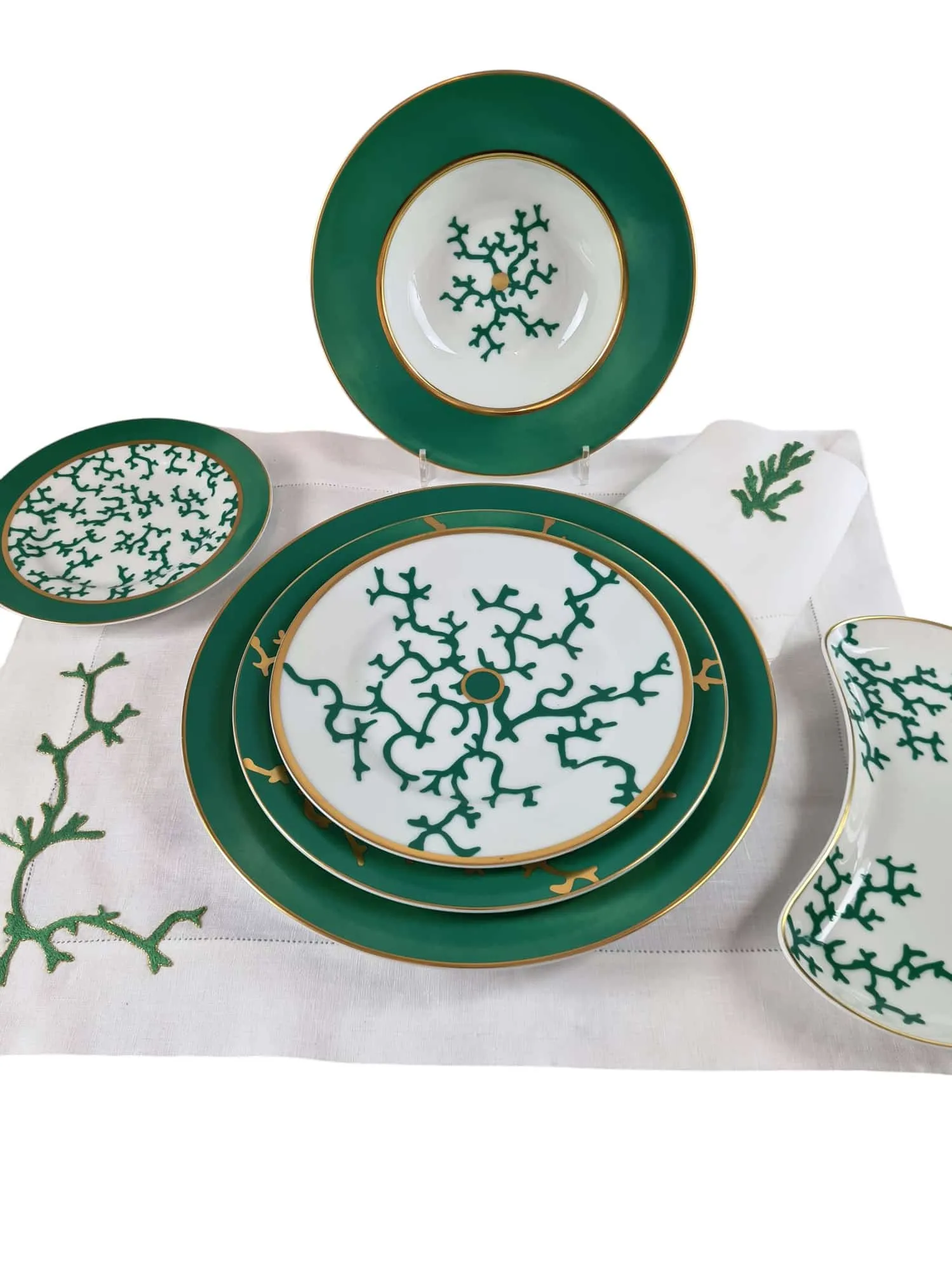 Magnifique service de table en porcelaine de Limoges, maison Raynaud, 79 pièces. – Image 3