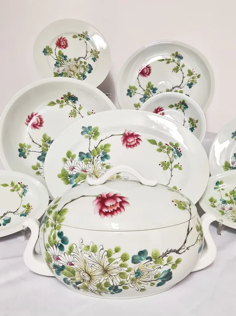 Superbe service de table en porcelaine de Limoges , vert céladon, à décor floral, maison Haviland, modèle « Sin Hai » , 43 pièces. – Image 8