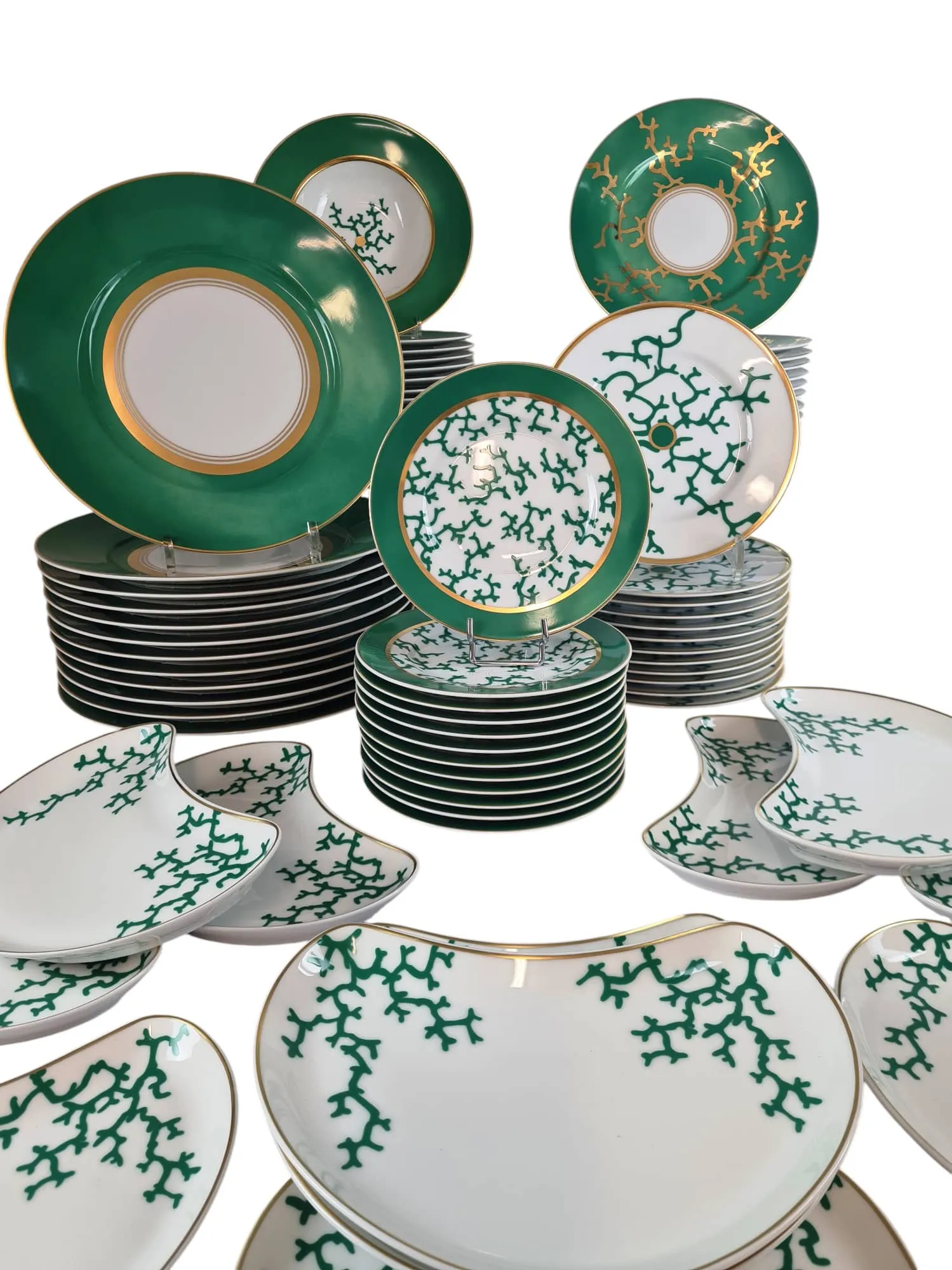 Magnifique service de table en porcelaine de Limoges, maison Raynaud, 79 pièces. – Image 2