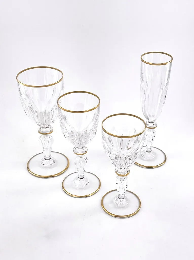 Rare service de verres en cristal de Saint Louis, modèle Alexandre, filet or, 52 pièces – Image 5