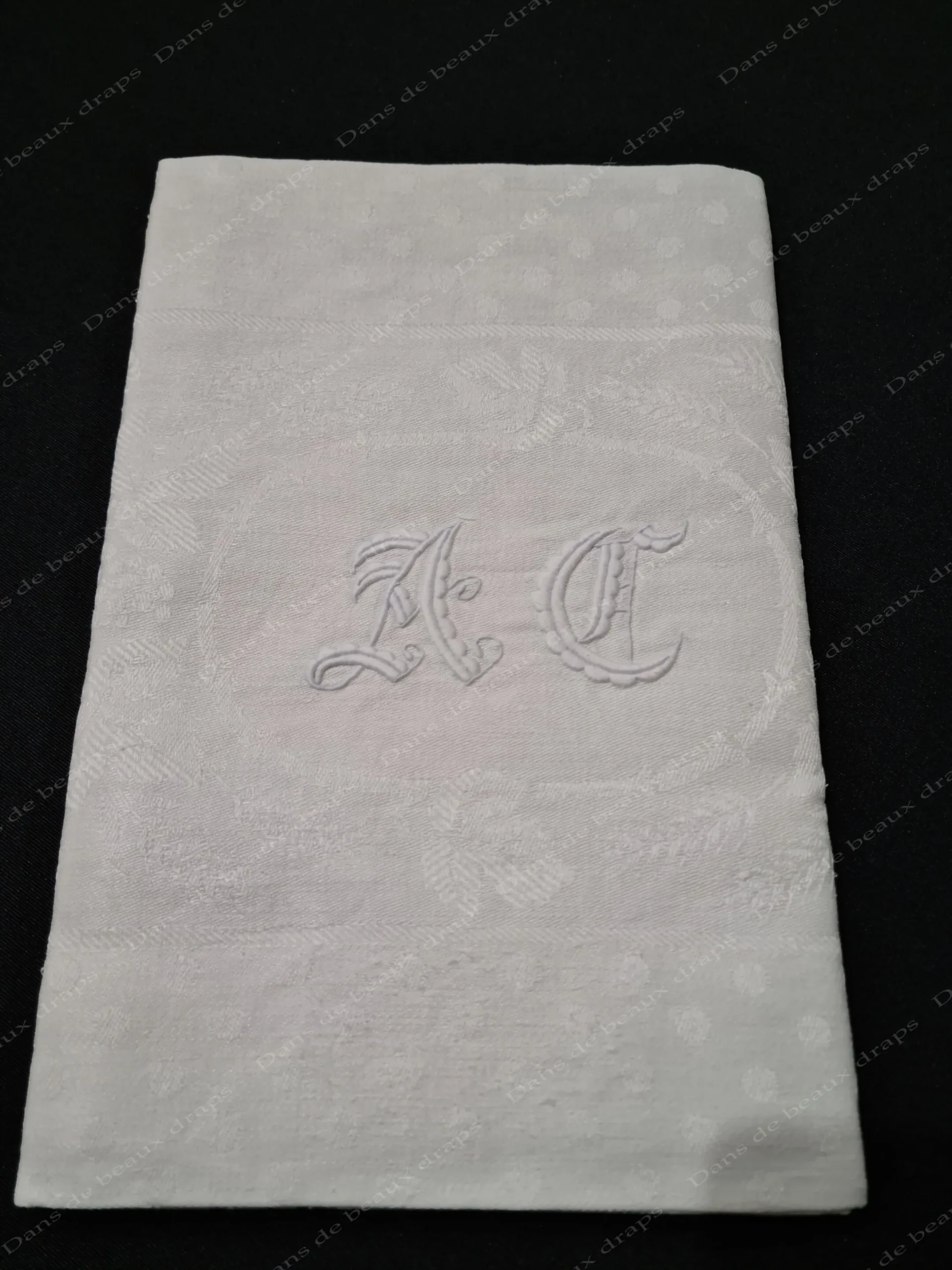 Jolie série de 6 serviettes de table en damassé de lin monogramme AC. – Image 2