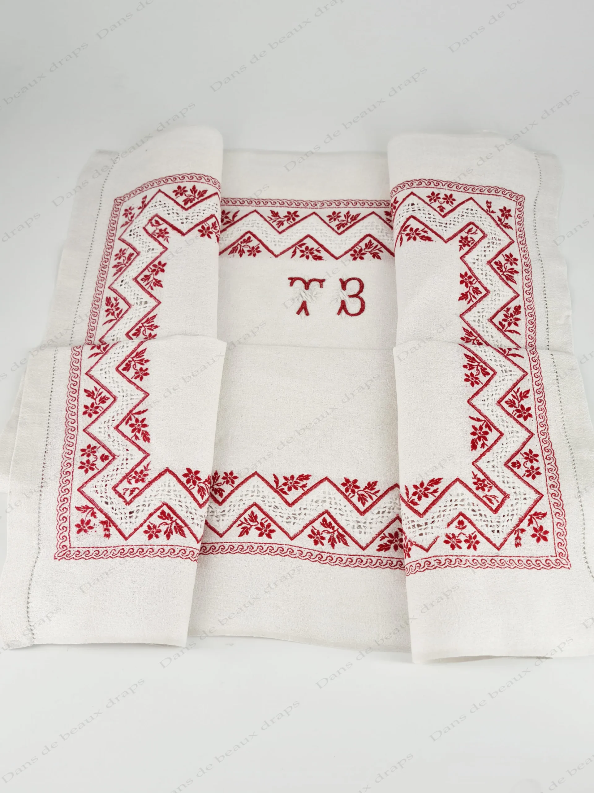 Belle série de 6 serviettes de table en lin à décor floral,XIX ème. – Image 6