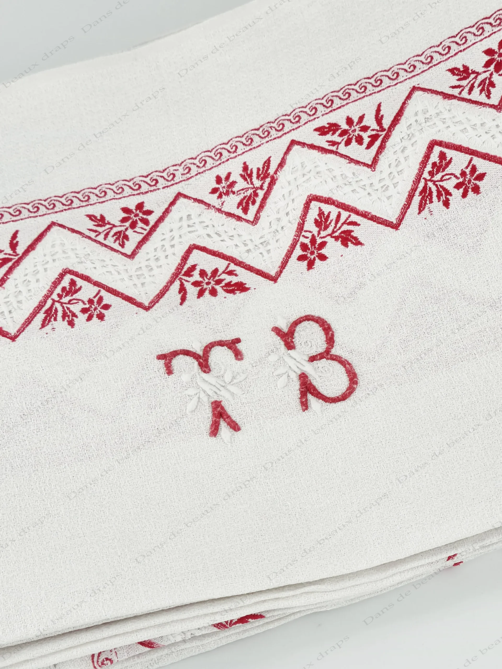 Belle série de 6 serviettes de table en lin à décor floral,XIX ème. – Image 4