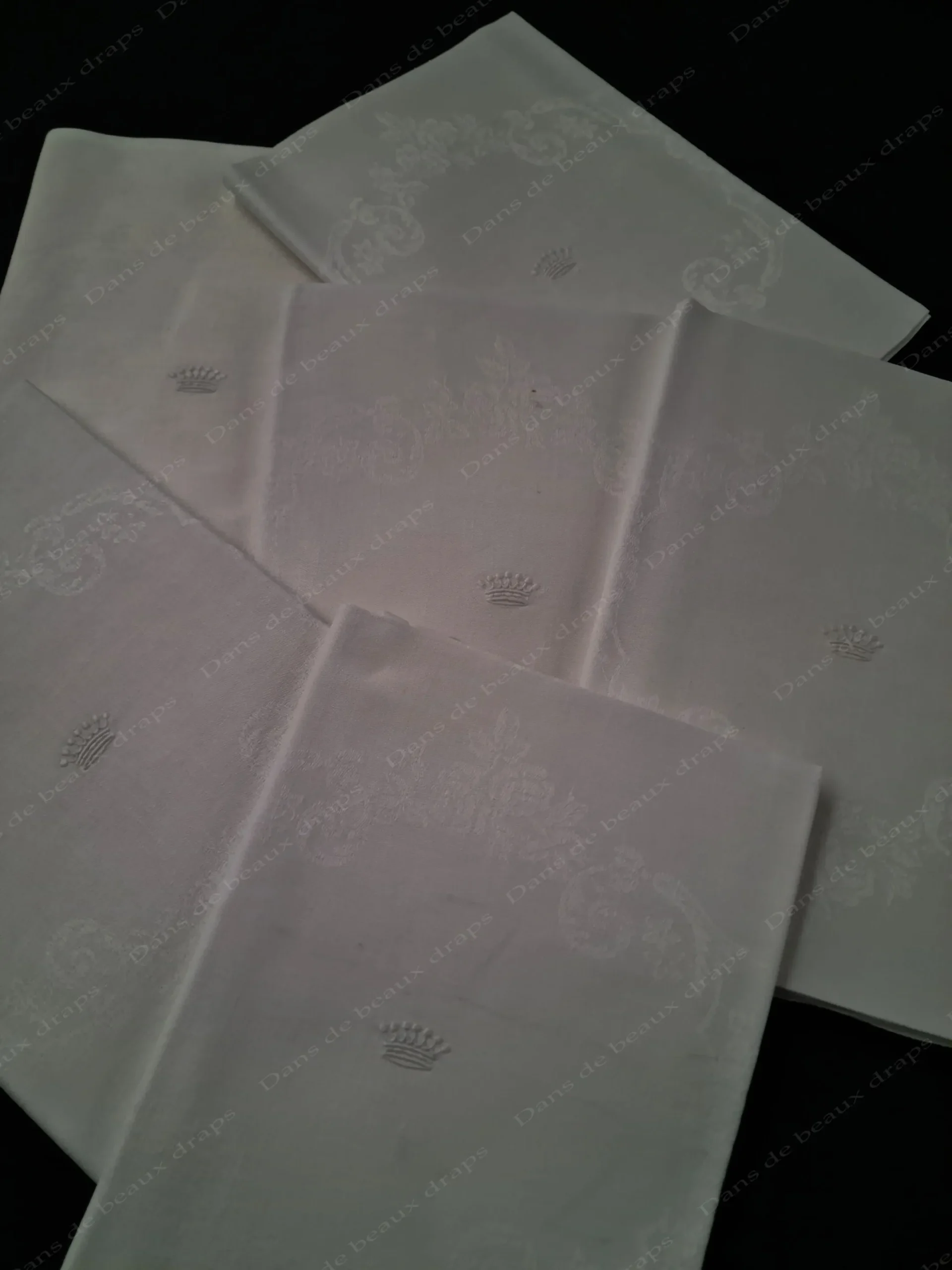 Suite de 6 serviettes de table en damassé de lin,couronne de baron. – Image 2