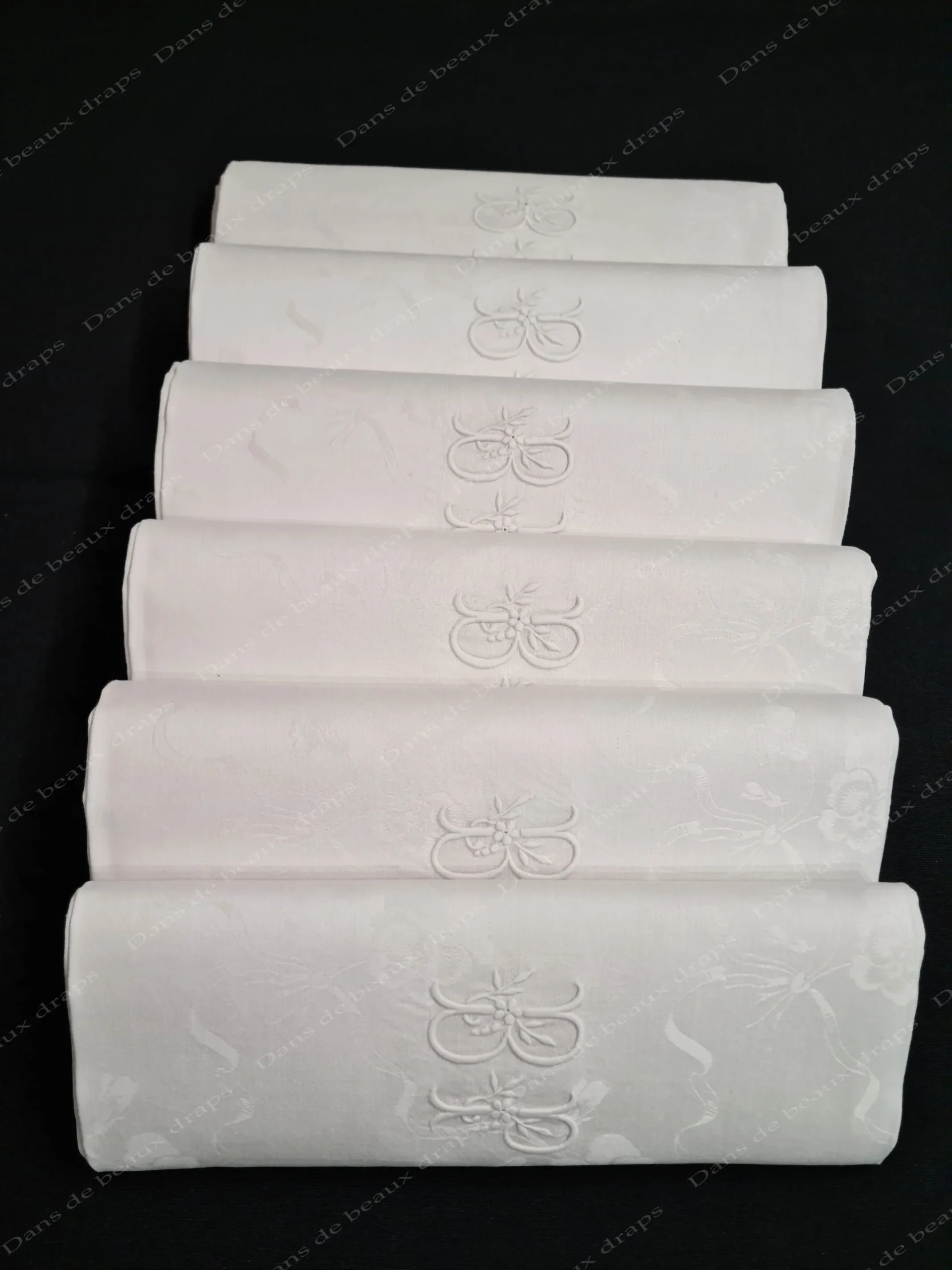 Magnifique série de 12 serviettes de table en damassé de lin monogramme BP. – Image 2