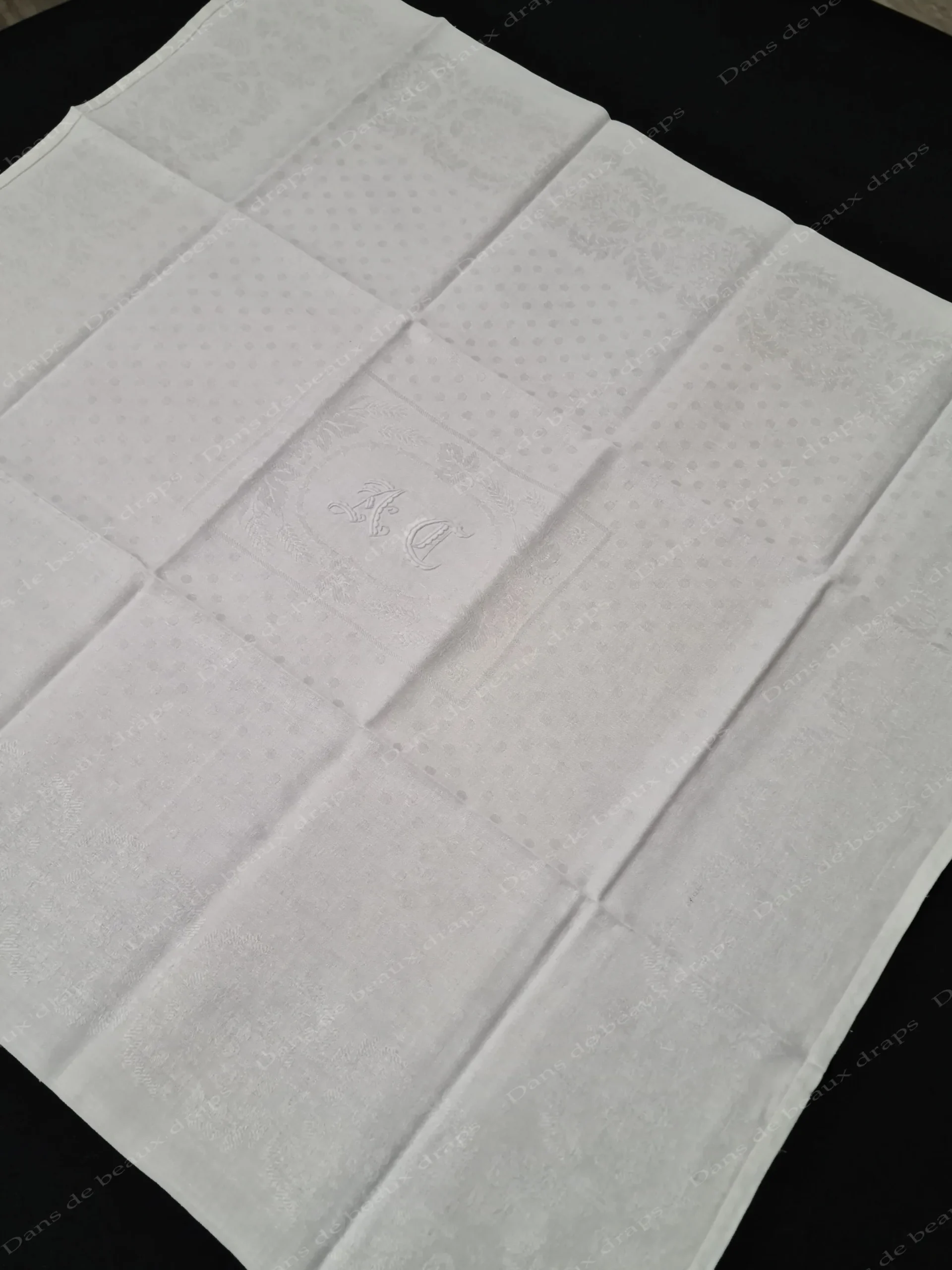 Jolie série de 6 serviettes de table en damassé de lin monogramme AC. – Image 4