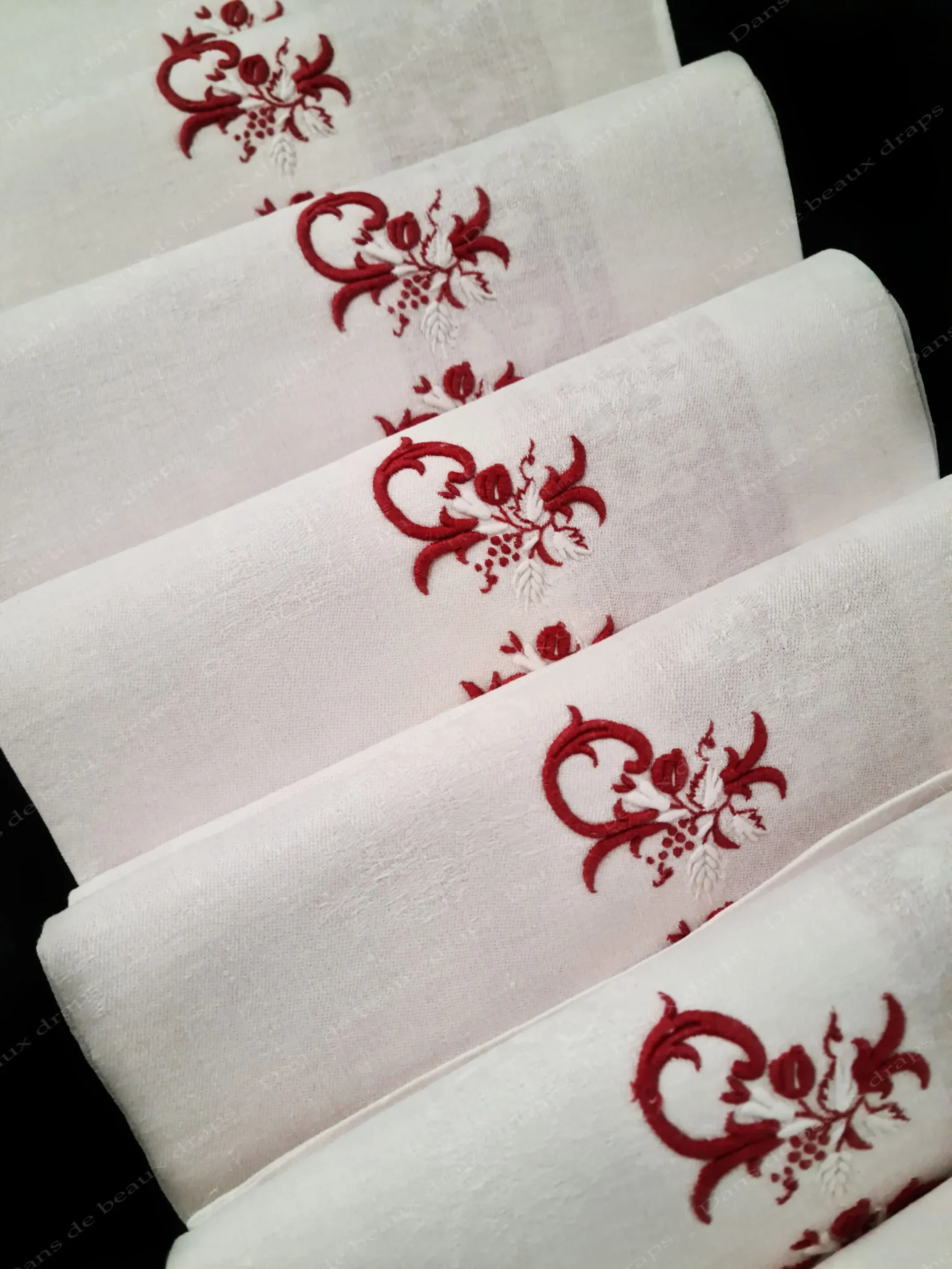 Rare série de 15 serviettes de table en damassé de lin à liteaux,décor de fruits,XIX ème. – Image 2