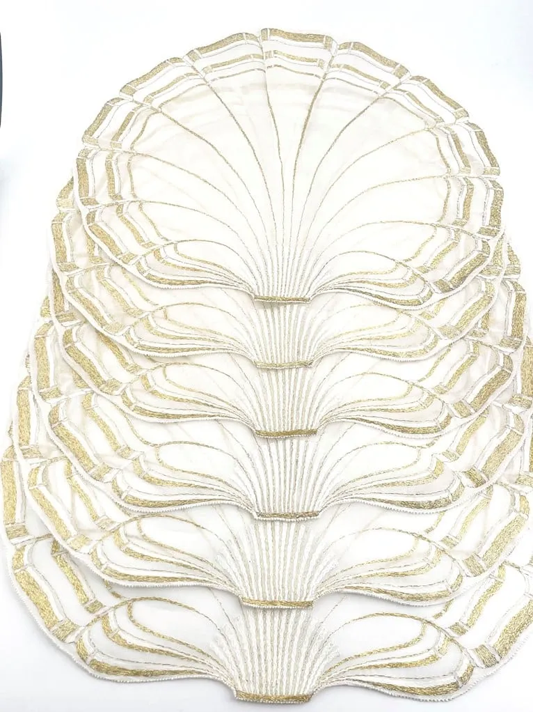 Suite de 6 sets de table , 6 serviettes en organdi et 6 dessous de sets, maison Noël, Paris. – Image 5