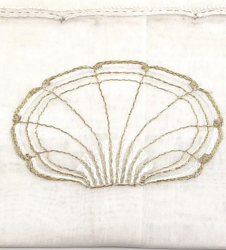 Suite de 6 sets de table , 6 serviettes en organdi et 6 dessous de sets, maison Noël, Paris. – Image 4