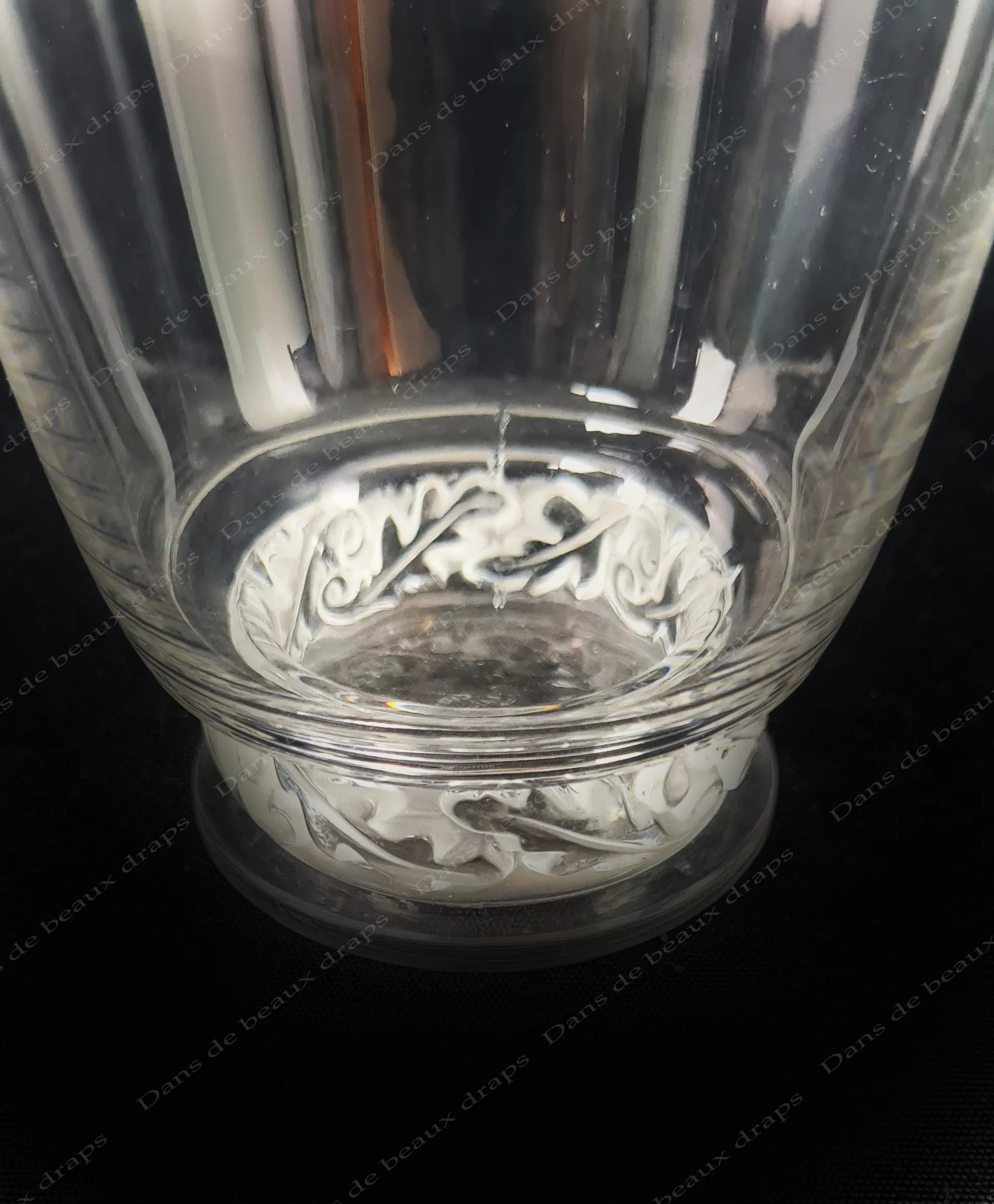 Gobelet à eau n°1 en cristal de Lalique,modèle St Hubert signé Lalique Françe. – Image 3