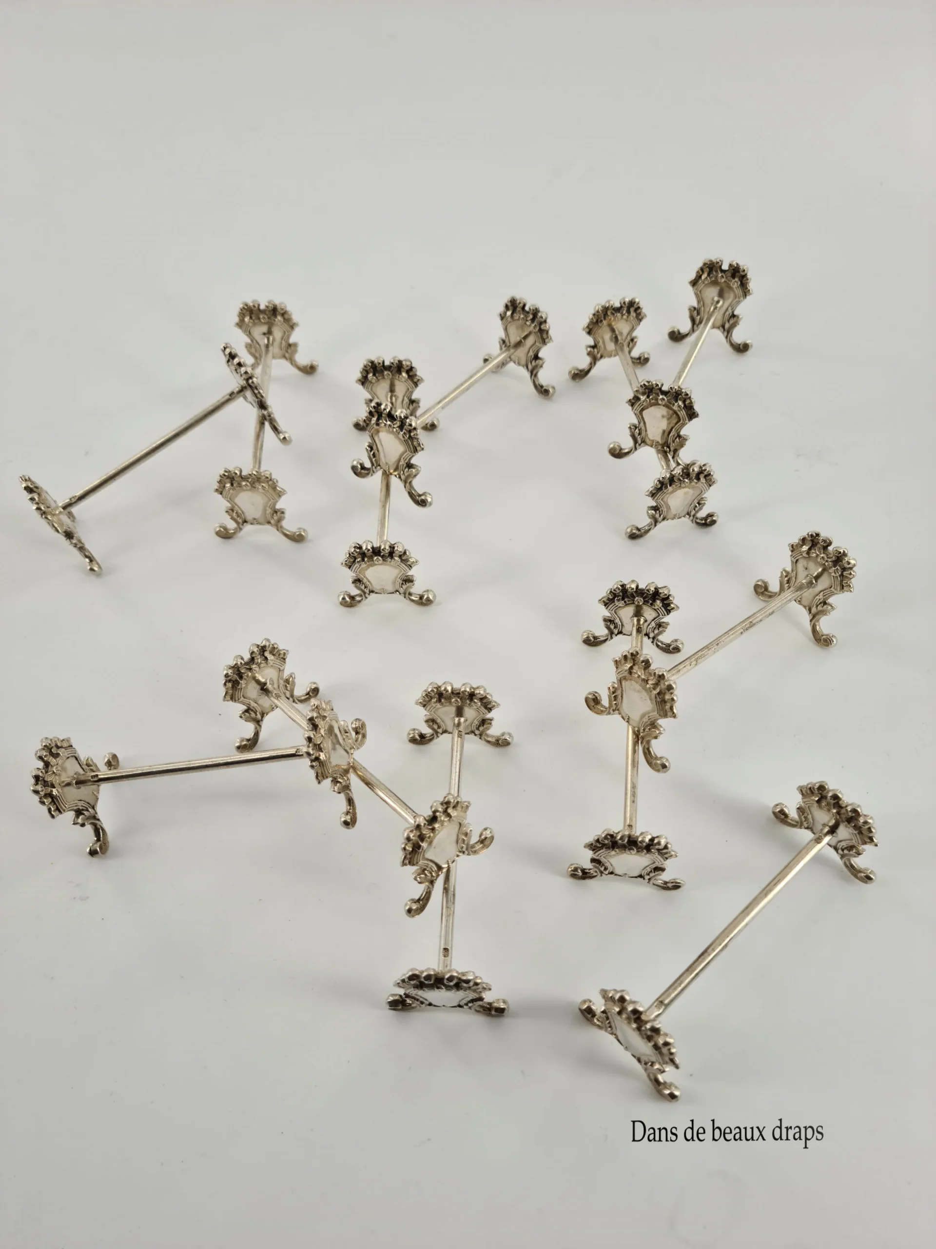 Suite de 12 porte-couteaux en argent massif, orfèvre Delheid, Belgique. – Image 5