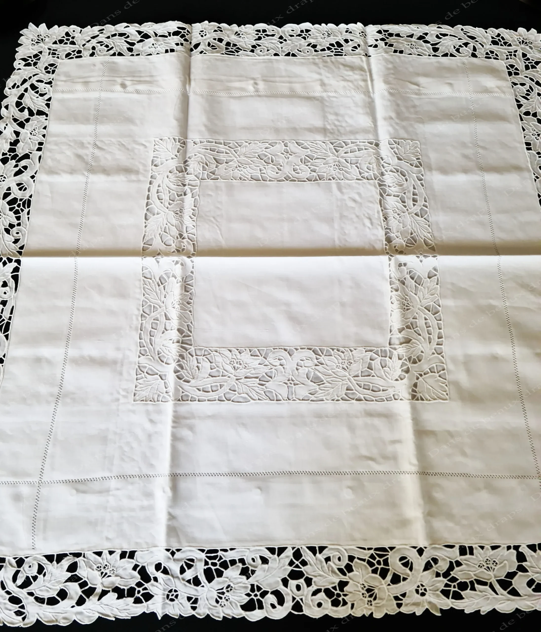 Ravissante paire de taies d’oreiller en fil de lin sans monogramme,broderies Richelieu. – Image 4