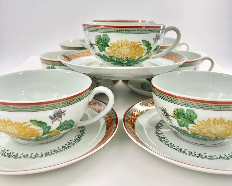 Très bel ensemble de 8 paire-tasses à thé en porcelaine de Limoges, maison Haviland, modèle Chrysanthème – Image 2