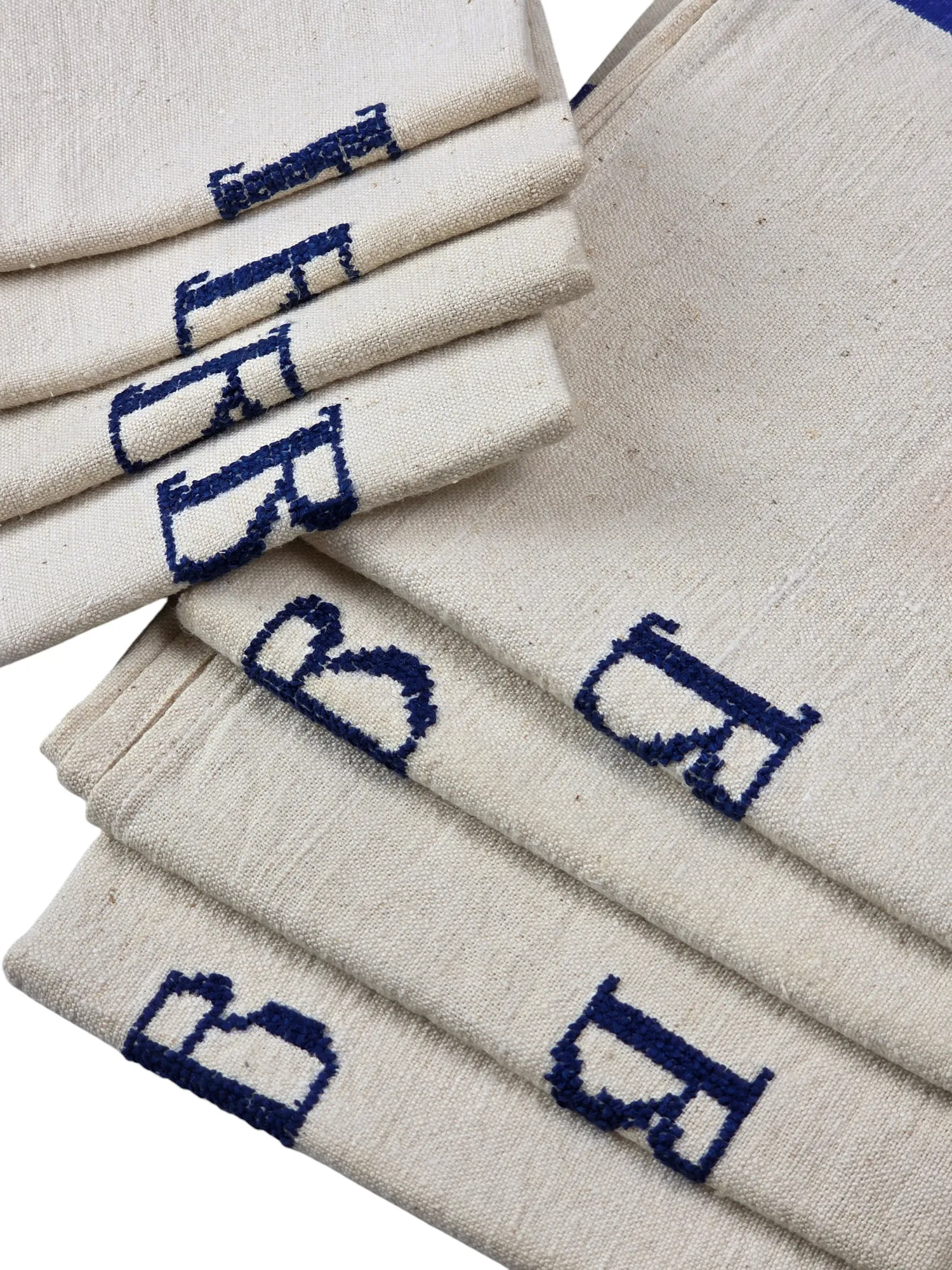 Rare série de 8 torchons en lin liteaux bleus , monogramme B. – Image 4