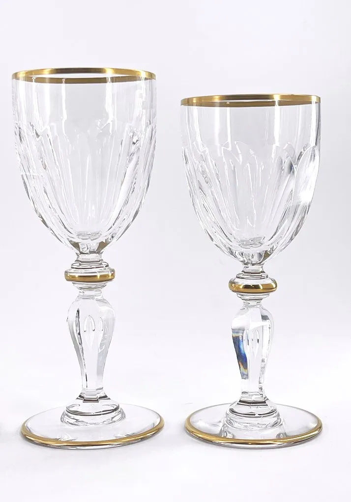Rare service de verres en cristal de Saint Louis, modèle Alexandre, filet or, 52 pièces – Image 3