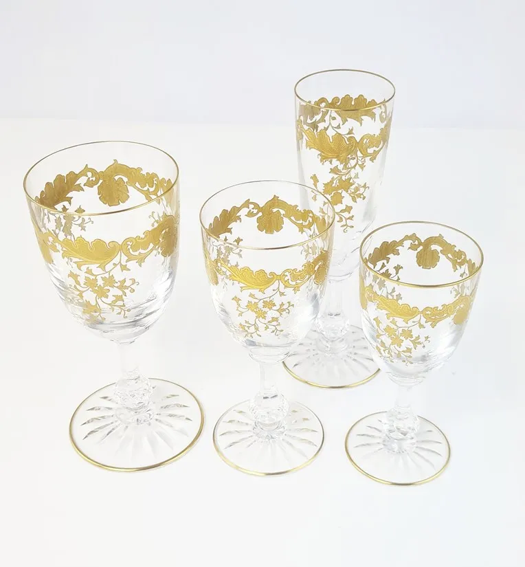 Exceptionnel service de verres en cristal de Saint Louis, modèle Massenet Or, 48 pièces – Image 4