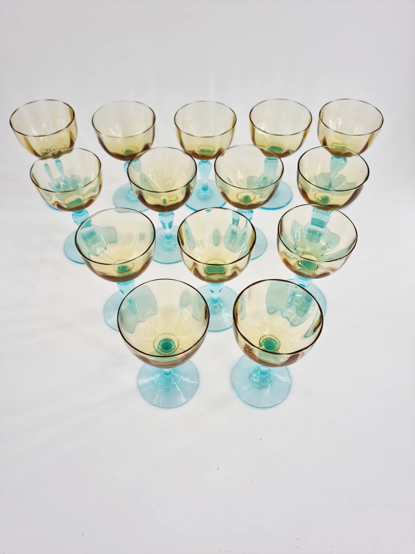 Superbe verre à vin en cristal ancien, modèle dit »George Sand », cristalleries de Portieux. – Image 2